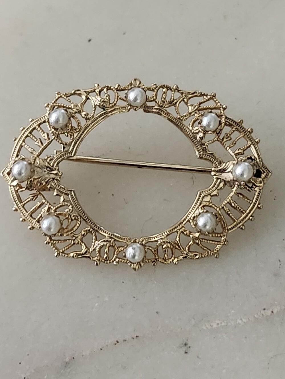 Vintage Gold Tone Oval Filigree Faux Pearl Accent Brooch